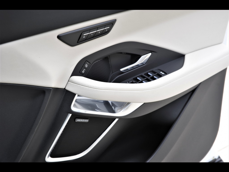 ジャガー E-PACE R-Dynamic SE 180hp 4WD 2020MY マトリックスLED 